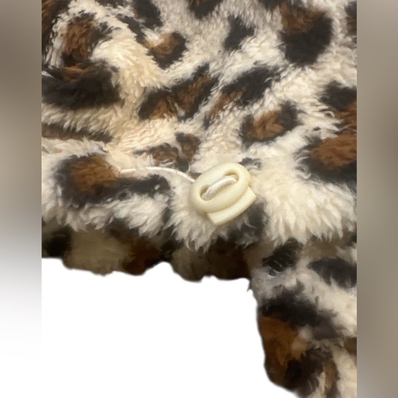 HYFVE Leopard Sherpa Pullover Size Large Hoodie Cream Brown Kangaroo Pocket - Picture 6 of 13